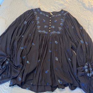 Beautiful tunic style blouse , the color is more vibrant than the pics